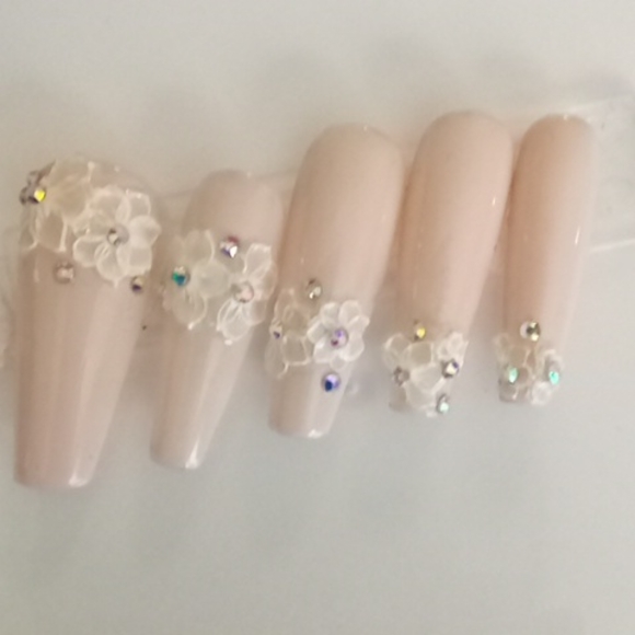 Charming flower - Picture 2 of 2